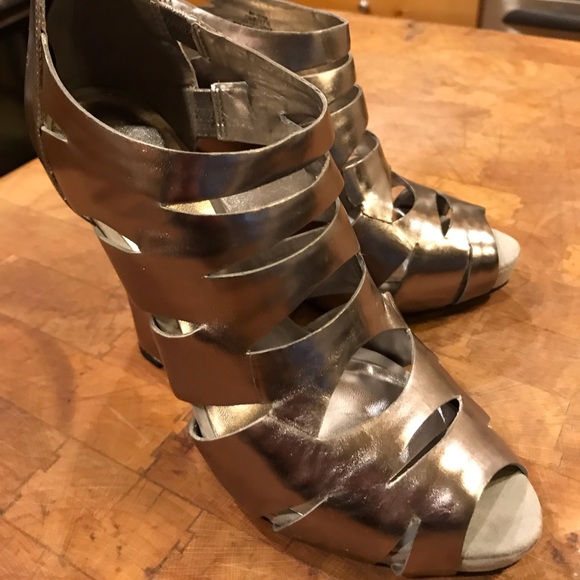 Silver shoes - Picture 1 of 5